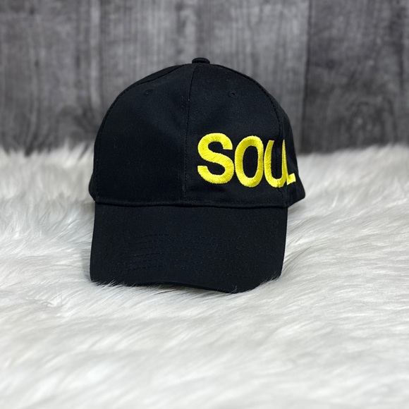 soulcycle Accessories - ⭐️Soulcycle Black Trucker Hat
